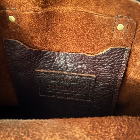 [SOLD] Like New Portland Leather Goods Medium Classic Crossbody. Chonky Pebbles! - Picture 3 of 6